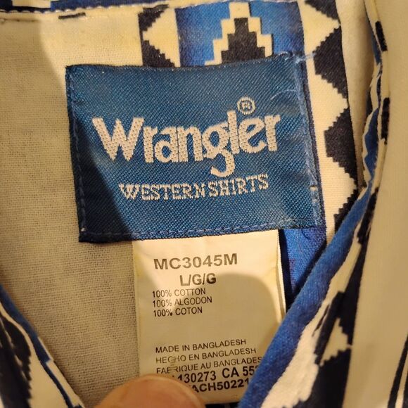 Wrangler pearl snap shirt mens L LArge white blue aztec all over western - Picture 6 of 7